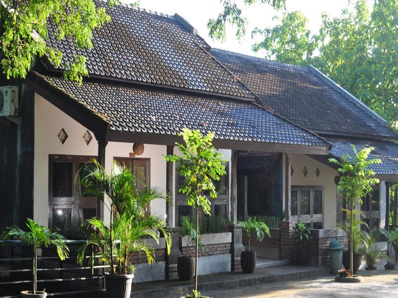 Bukit Daun Hotel And Resort Kediri  Exterior foto