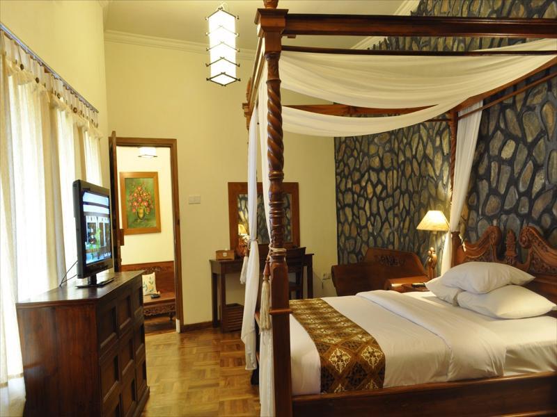 Bukit Daun Hotel And Resort Kediri  Exterior foto
